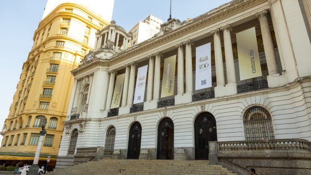 Rio: projeto cria limite de 5% para cargos comissionados na prefeitura