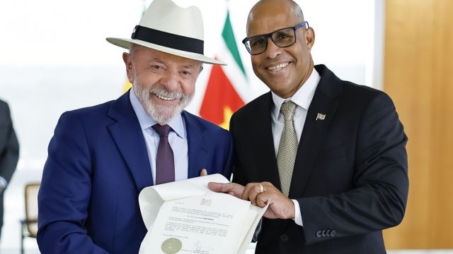 Lula recebe credenciais de sete novos embaixadores